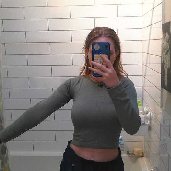 Green crop top - Picture 1 of 2